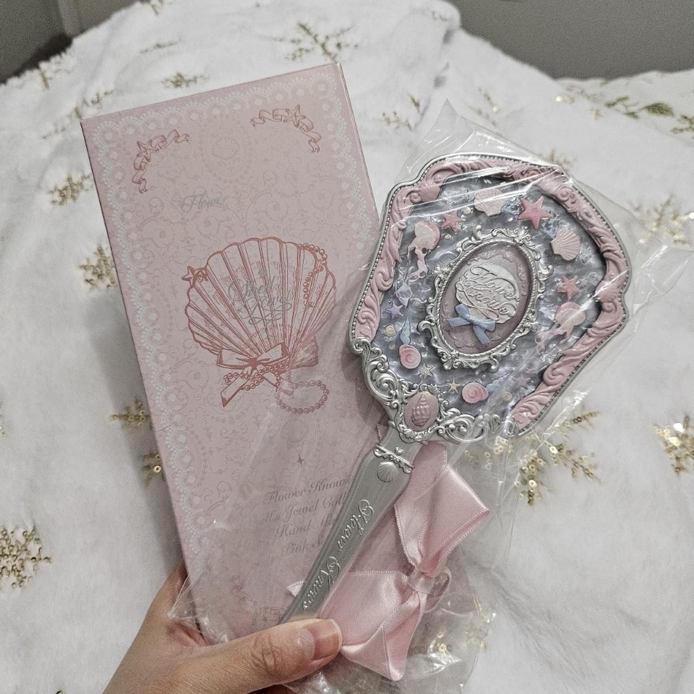 Flower Knows Shell's‎ Jewel Hand Mirror
